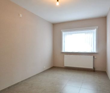 Gelijkvloers appartement met 2 slpks en 2 garages in centrum Eernegem - Foto 4