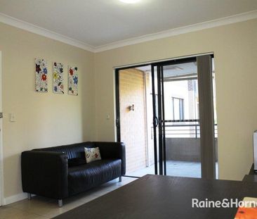 SPACIOUS ONE BEDROOM UNIT - Photo 5
