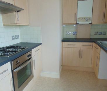 2 bedroom flat to rent - Photo 2