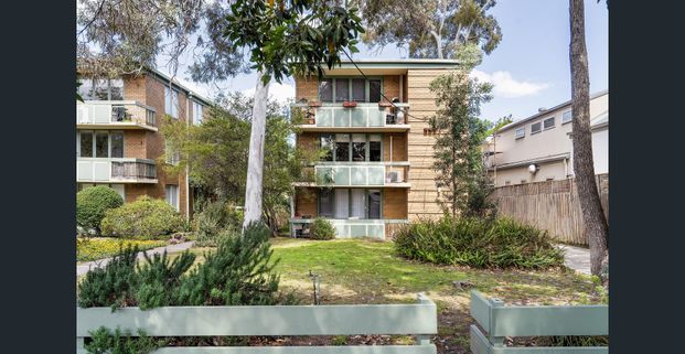 Hawthorns finest Apartment - Photo 1