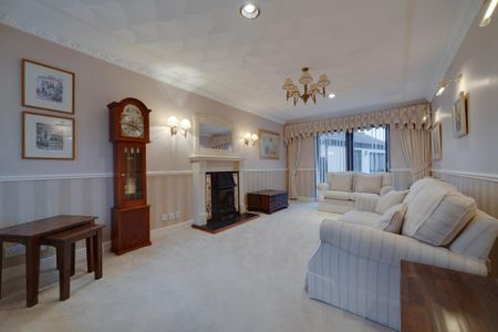 4 bedroom detached house to rent - Photo 2