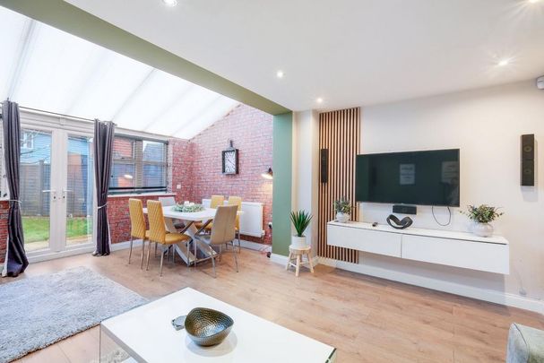 3 bedroom semi-detached house to rent - Photo 1