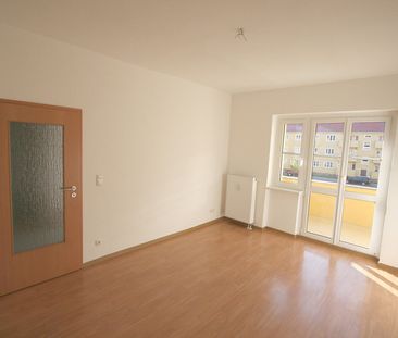 Lichtdurchflutete 3-Zimmer Wohnung in der Curiesiedlung mit Tiefgar... - Photo 2