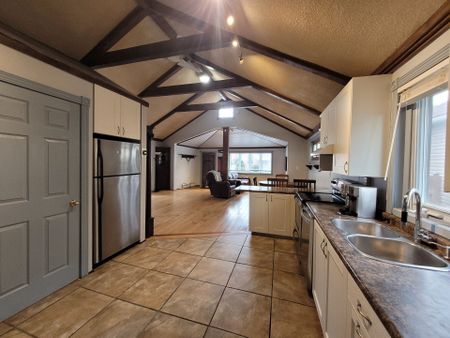 For Lease - 6522 Taylor Street, Niagara Falls, Ontario - Photo 4