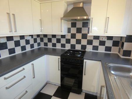 2 bedroom end of terrace house to rent - Photo 5