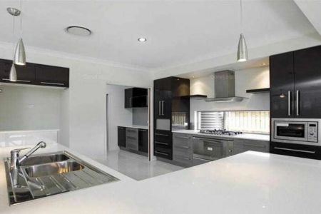 SPACIOUS FAMILY LIVING IN THE GAP - Photo 5