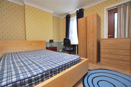 3 bedroom end of terrace house to rent - Photo 3