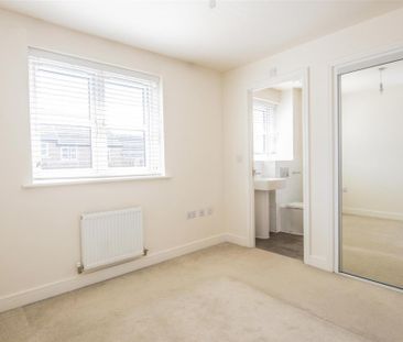 3 bed House - Mid Terrace To Let - Photo 1
