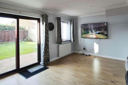 Blumfield Court, Slough, SL1 - Photo 3