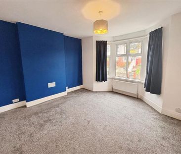 Fairwater Grove East, CARDIFF - Photo 5