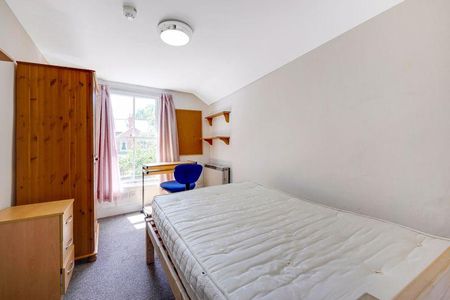 1 bedroom in a house share to rent - Photo 3