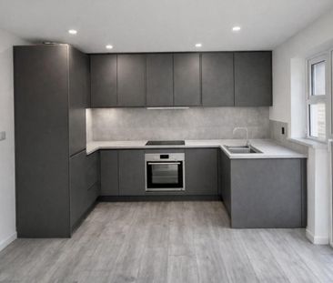 3 Bedroom House - End Terrace To Let - Photo 3