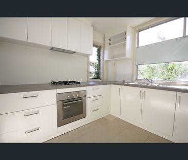 1/8 St James Ave, Springvale, Vic 3171 - Photo 1