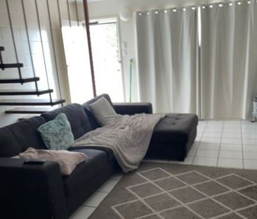 Two Level, Two Bedroom Unit Close to CBD - Photo 2