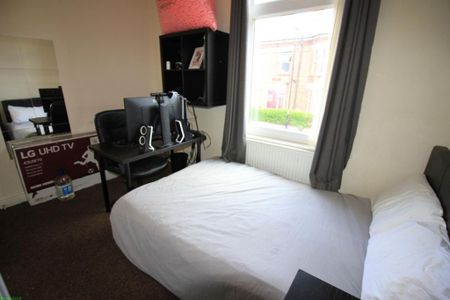 4 bedroom terraced house to rent - Photo 5