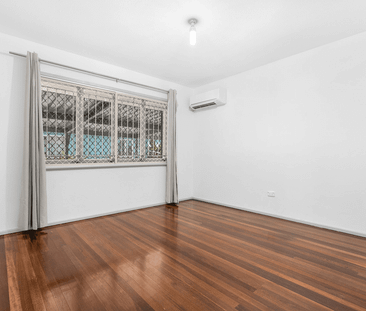 Comfortable family living on a quiet street! - Photo 4