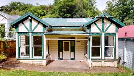Exceptional 6-Bedroom Family Home in Aro Valley, Wellington - Photo 4
