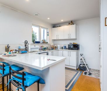 Comfortable Family Living in Sunnynook - Photo 5