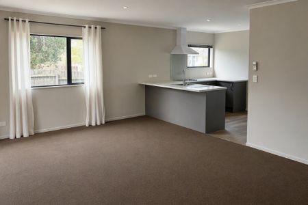 Freestanding 2 dble Bedroom Townhouse - Photo 3