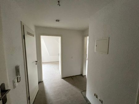 schöne Dachgeschosswohnung im Grünen ! - Foto 2