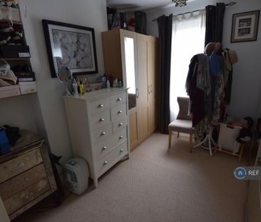 3 bedroom end of terrace house to rent - Photo 2