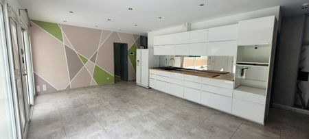 LES PENNES MIRABEAU - Maison T3 de 61m2 avec piscine et extérieur - Photo 2