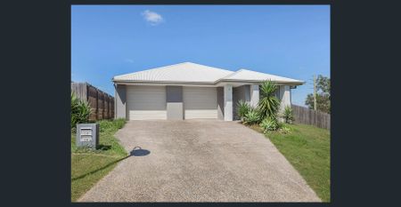 3 BEDROOM DUPLEX IN QUIET CUL-DE-SAC LOCATION - Photo 2