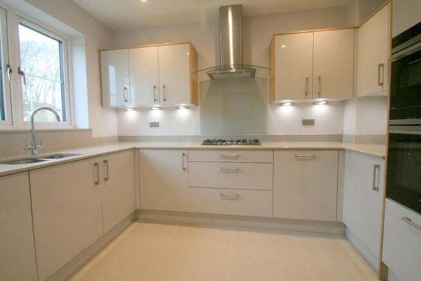 3 bedroom semi-detached house to rent - Photo 1