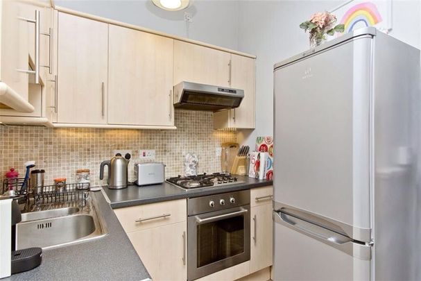 1 Bed Flat, Albion Road, EH7 - Photo 1