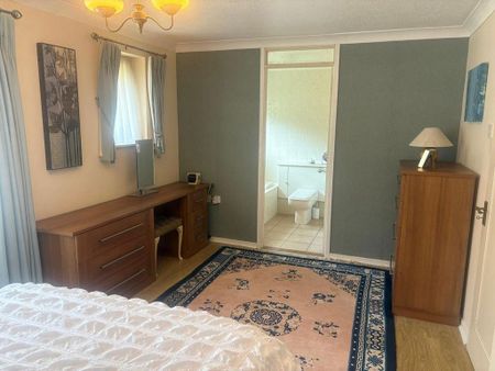 4 bedroom detached house to rent - Photo 4