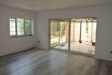 4 bedroom semi-detached house to rent - Photo 2