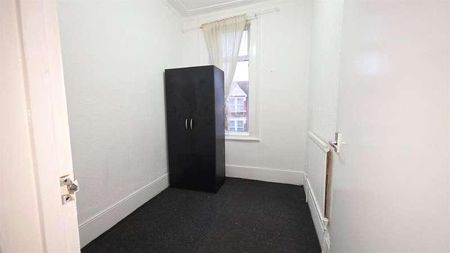 Eton Road, Ilford, IG1 - Photo 2