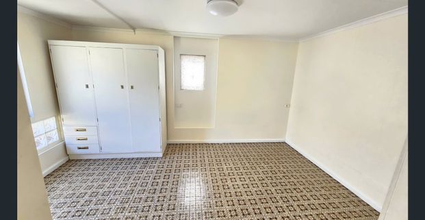 $760 per week - Photo 1