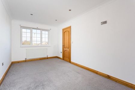 4 bedroom detached house to rent - Photo 3