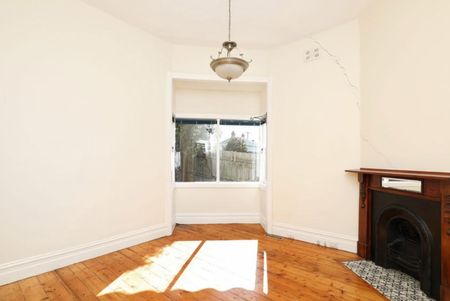 32 Ngarveno Street, Moonee Ponds VIC 3039 - Photo 4