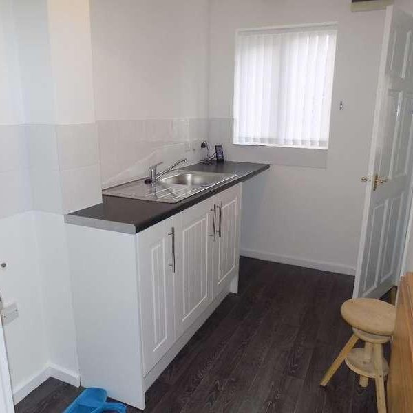 Dadford View, Brierley Hill, DY5 - Photo 1