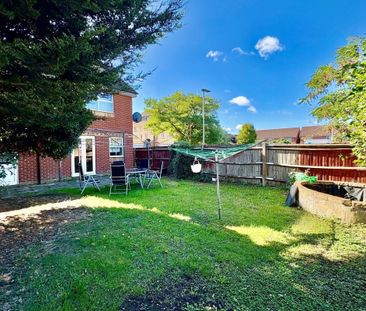 Village Close, Hoddesdon, Herts - Photo 3