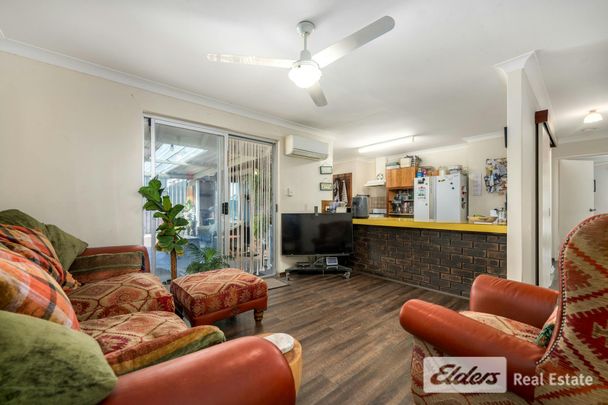 Charming 3-Bedroom Home Just Metres from Safety Bay Beach! - Photo 1