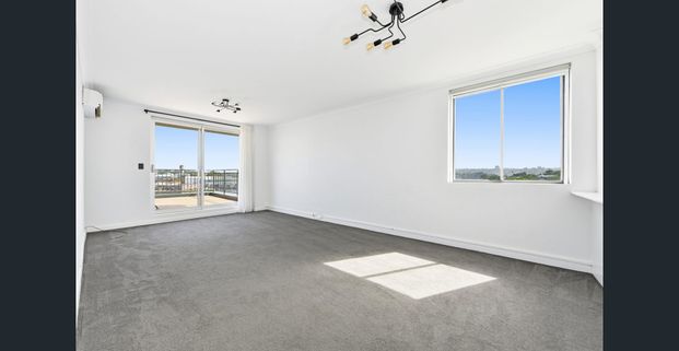 Stunning water views from every room - Photo 1