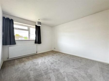 4 bedroom link detached house to rent - Photo 4