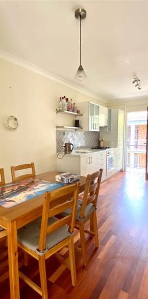 Modern 2-Bedroom Apartment for Rent - Prime Indooroopilly Location - Photo 1