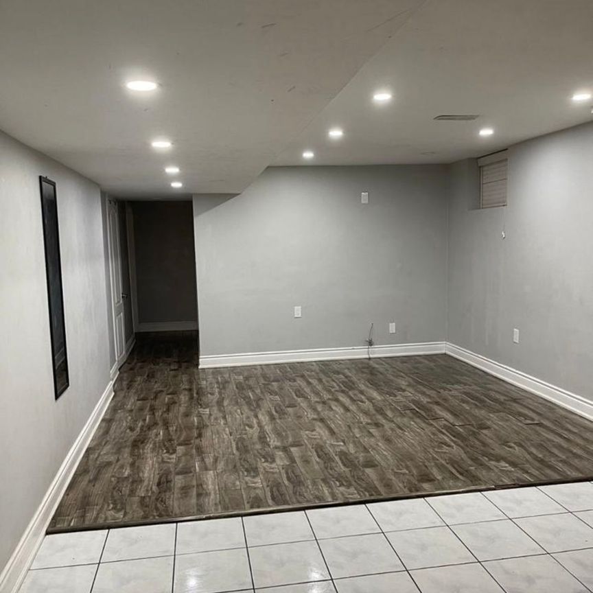 For Lease - 7114 Chigwel Court Unit# Bsmt, Mississauga, Ontario - Photo 1