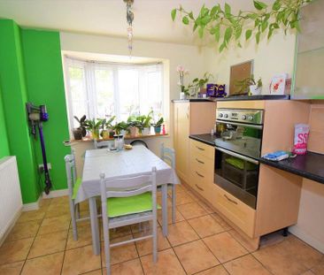 4 bedroom semi-detached house to rent - Photo 6