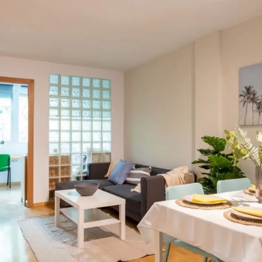 4-bedroom apartment for rent in Aluche, perfect for professionals and students - Foto 1