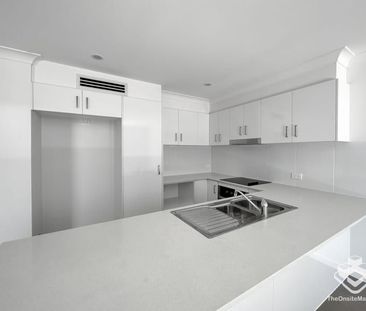 Modern Townhouse - Photo 5