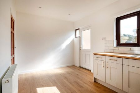 3 bedroom terraced house to rent - Photo 4