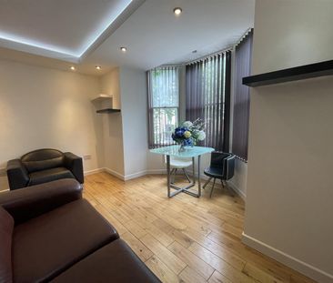 The Parade, Roath, Cardiff - Photo 2