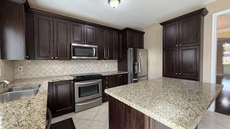 For Lease - 382 Sunny Meadow Boulevard, Brampton, Ontario - Photo 3