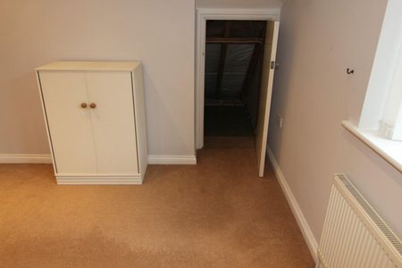 3 bedroom House To Let Total Size: 1098 SQ FT - Photo 5