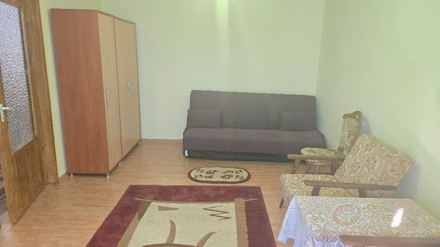 Inchiriez apartament 2 camere in Deva, zona Piata Centrala, decomandat - Photo 1